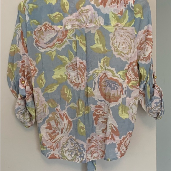 Beautiful pastel floral blouse - Picture 2 of 5